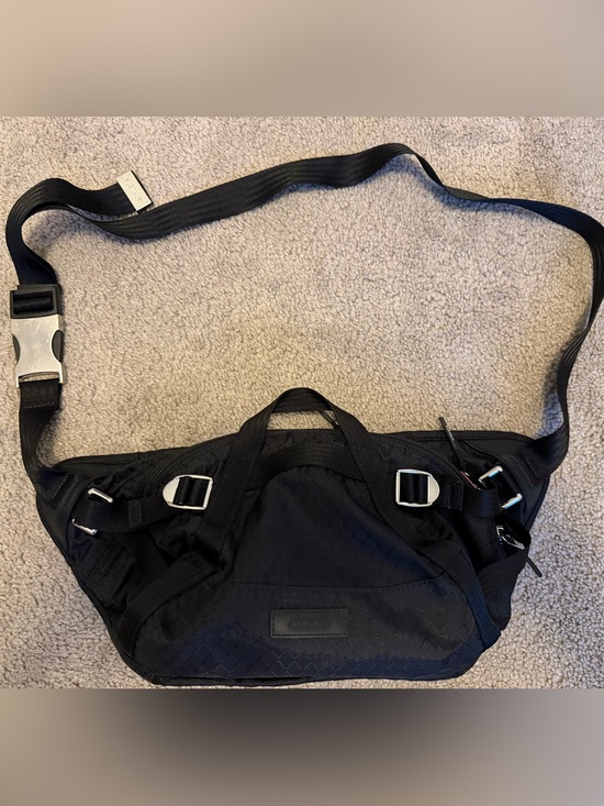 Athleta Handbags - Athleta belt bag black and silver like new